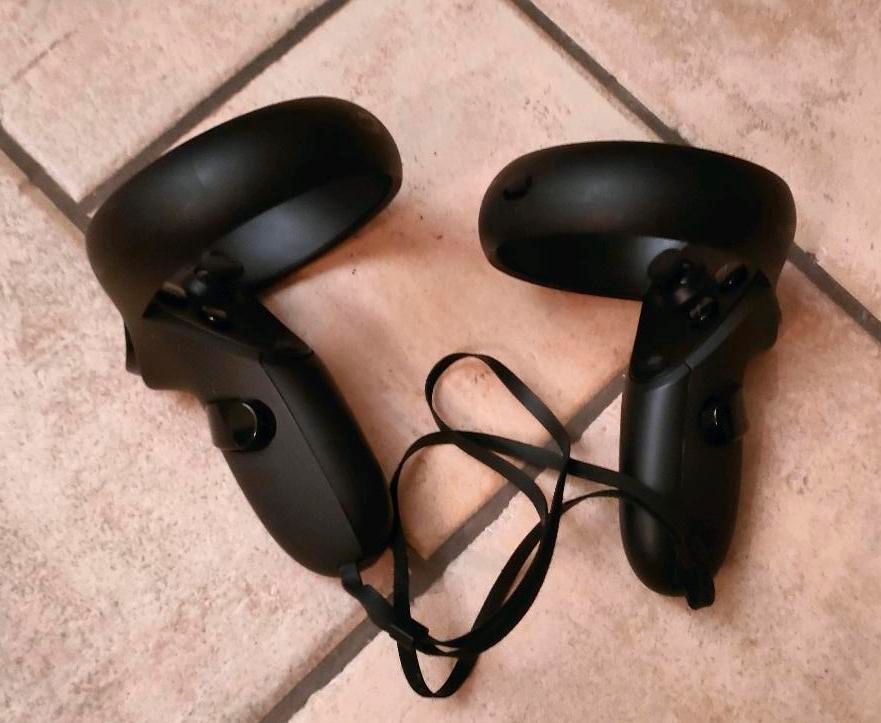 Oculus Rift S Controller links rechts, Anschlusskabel VR Headset in Radeberg