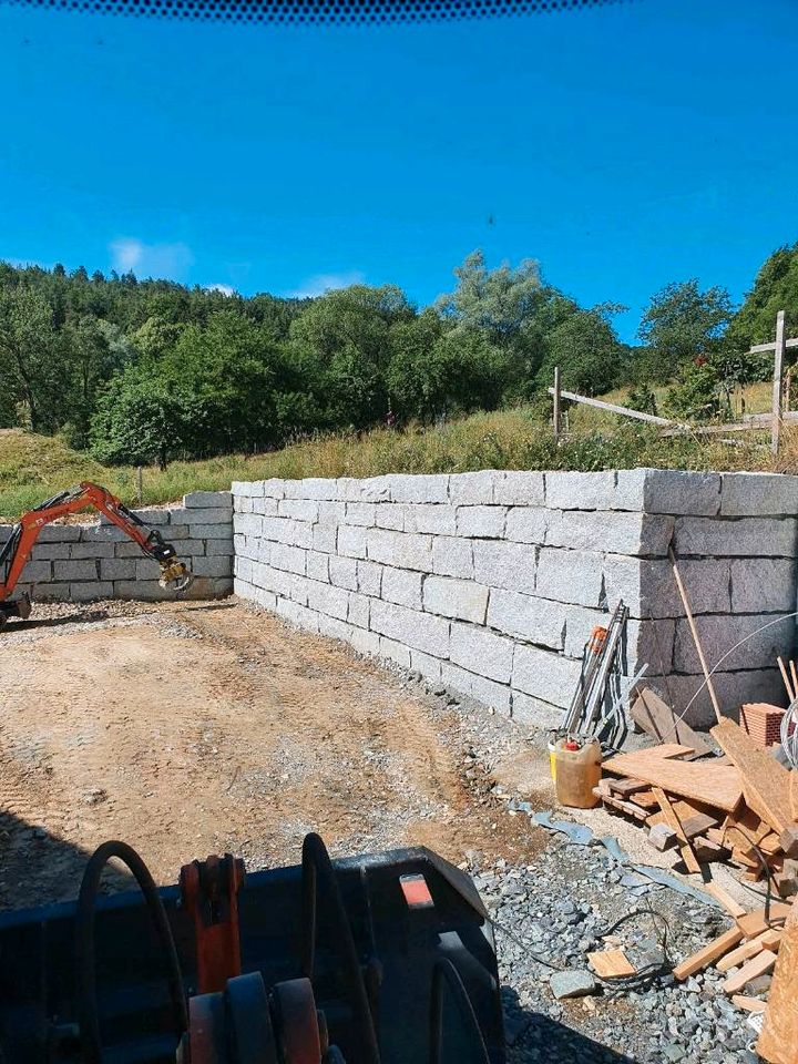 Baggerarbeiten GaLa Bau Außenanlagen Natursteinhandel Transporte in Weismain