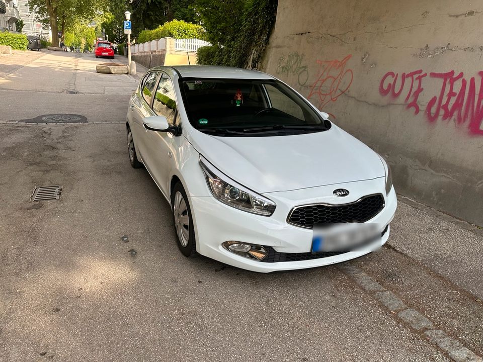 Kia Ceed weiss in Bad Reichenhall