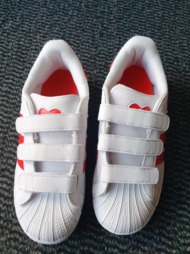 Adidas Superstar Gr. 34 Turnschuhe Sneaker Mädchen in Sachsen-Anhalt -  Lutherstadt Wittenberg | Gebrauchte Kinderschuhe Größe 34 kaufen | eBay  Kleinanzeigen ist jetzt Kleinanzeigen