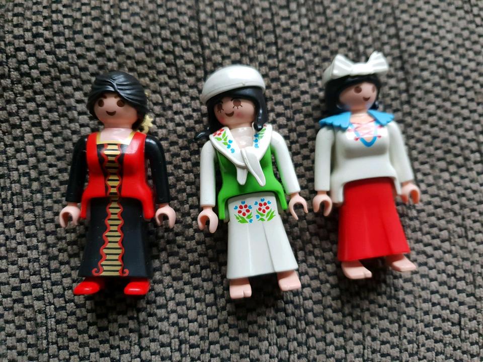 Playmobil 3 Figuren / Frauen Magd Blumenmädchen etc in Neuwied