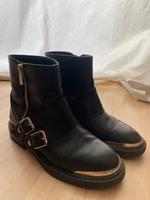 Schwarz goldene Leder Zara Boots Größe 38 Berlin - Neukölln Vorschau