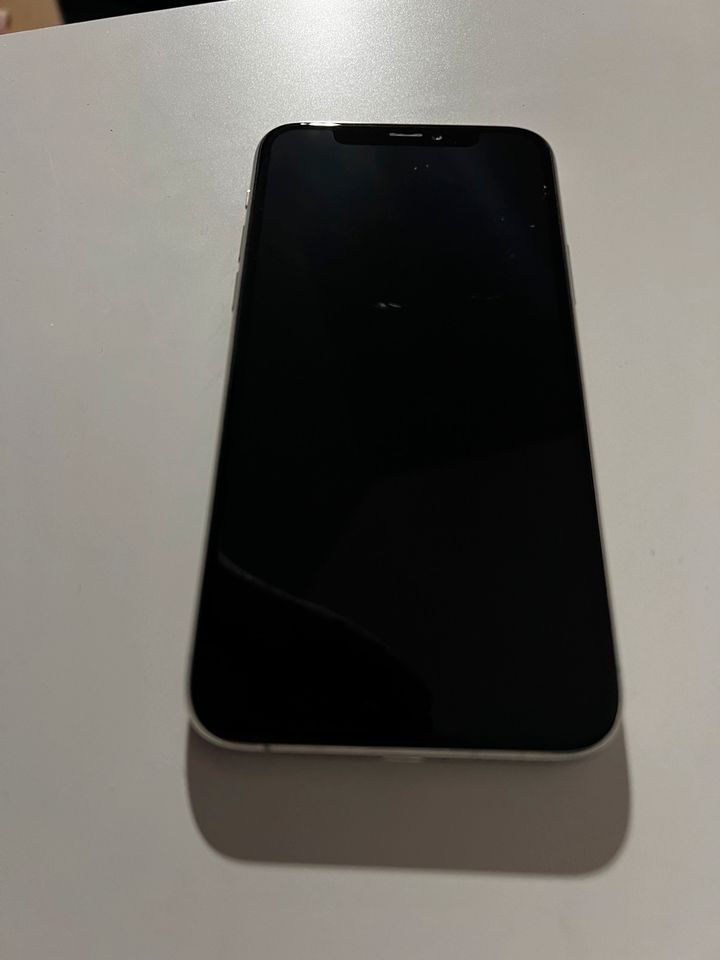 Apple iPhone 11 Pro 256 GB weiß inkl. Zubehör in Brühl