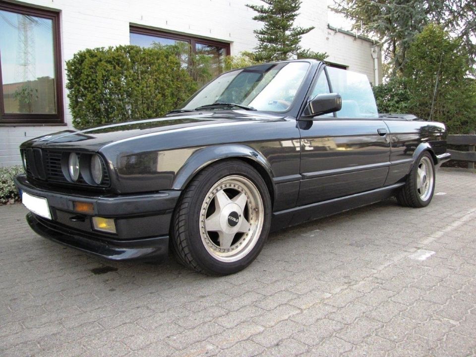 Eine echte Rarität BMW 325i, E30 Original Blackline, Oldtimer in Erlangen