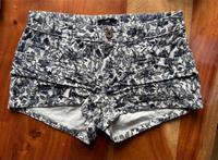 Hotpants mit Blumenmuster blau creme/beige | Gr. 36 Neustadt - Südervorstadt Vorschau