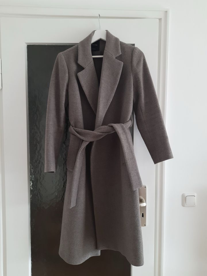 Massimo Dutti Mantel S/36 in München