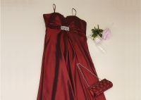 Elegantes Abendkleid lang rot weinrot Spaghetti-Träger Gr 42 Schleswig-Holstein - Schönkirchen Vorschau