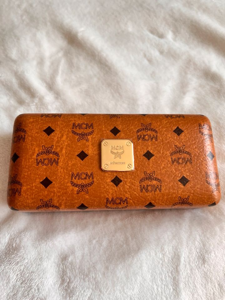 MCM Sonnenbrille inklusive Etui in Lübeck