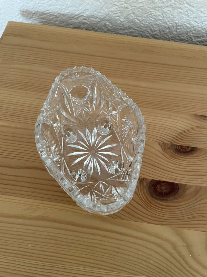 Wunderschönes altes Schälchen aus Glas / Kristall auf 4 Füßchen in Tiefenbach Kr Passau