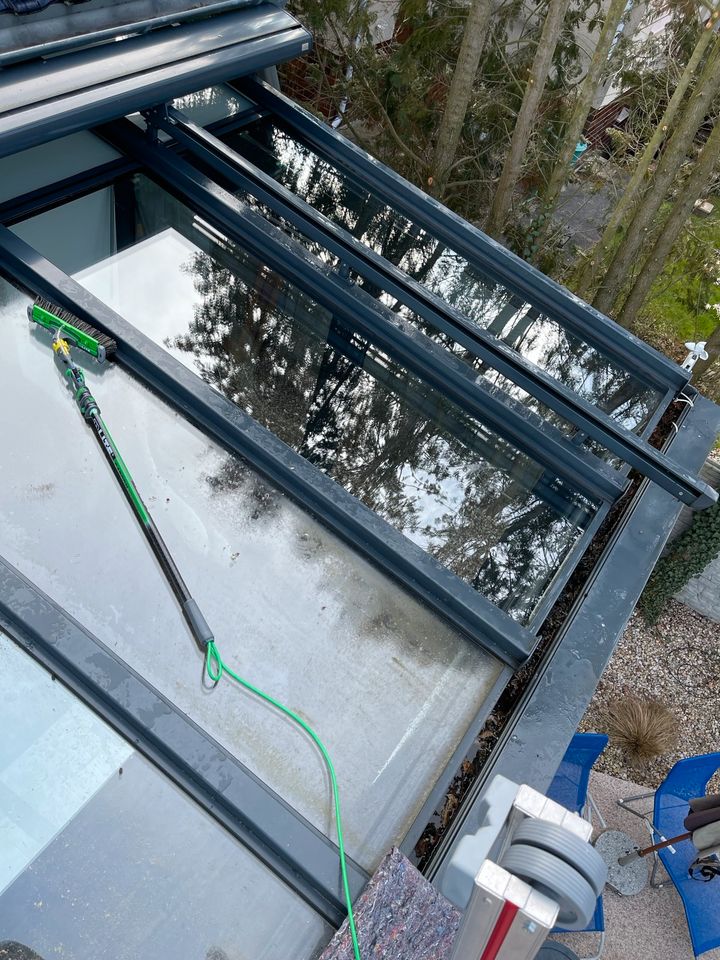 Fensterputzer Fensterreinigung Glasreinigung Glasreiniger Wintergartenreinigung Wintergarten Lamellenreinigung Raffstore Rollladen Reinigung Solar Dachrinnenreinigung in Nuthetal