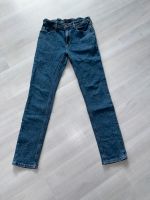 Tommy Hilfiger blau Jeans perfekt für schmale Jungs Gr 164 TOPP Berlin - Köpenick Vorschau