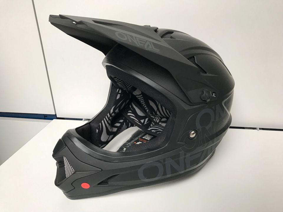 O'NEAL BLADE Polyacrylite Helm ACE Gr.XL schwarz UVP 170€ in Essingen