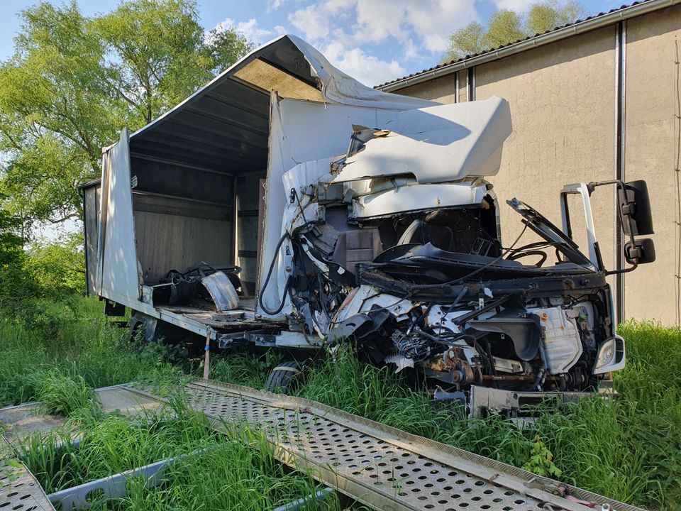 Mercedes-Benz Atego 815 Koffer Ladebordwand Ersatzteilspender in Königslutter am Elm