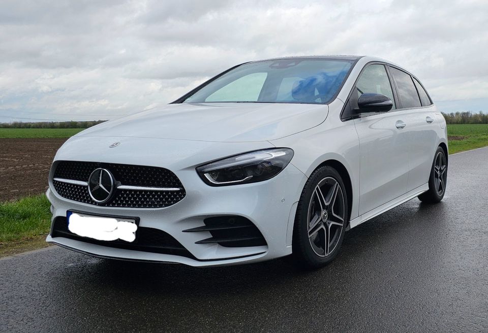 Mercedes B220 4 Matic AMG Line in Fredersdorf-Vogelsdorf