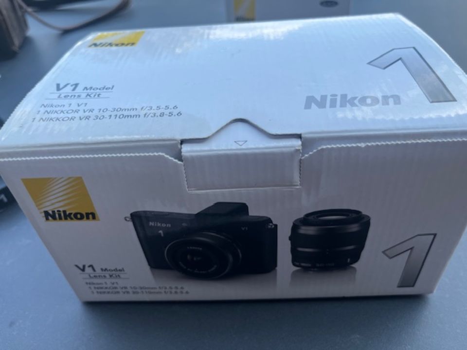 Nikon 1 Nikon1 V1 Systemkamera - Komplettset - in Bochum