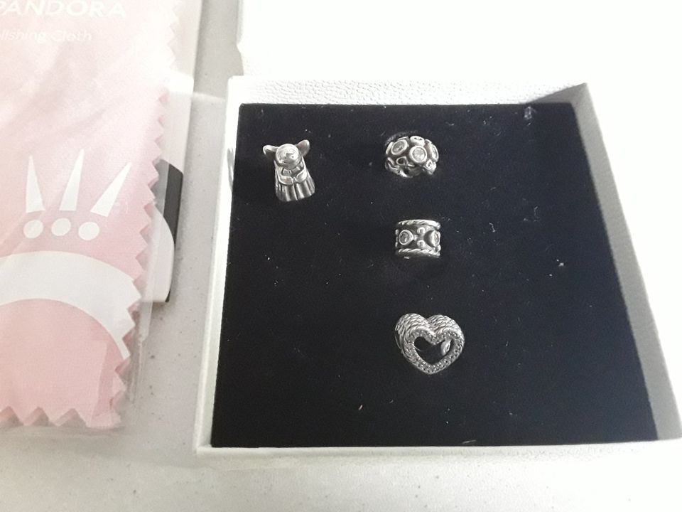 PANDORA-Armband,Silber/Zirkonia,5 Charms,3 Clips, Länge19 cm in Laufen