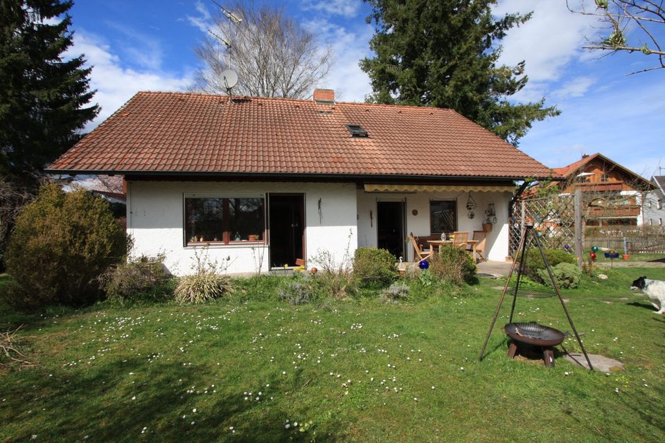 Einfamilienhaus in ruhiger Ortsrandlage in Utting a. Ammersee in Utting