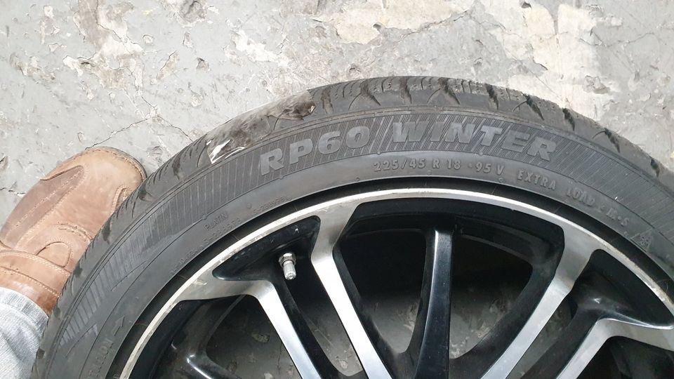 Winterkomplettaluradsatz 225/45 R18 95V in Andernach