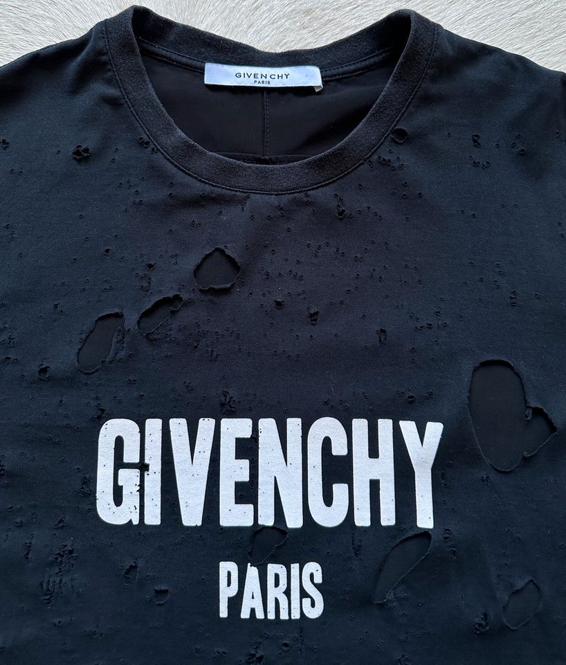 Givenchy Paris Riccardo Tisci Design destroyed T-Shirt Gr. M in Mönchengladbach