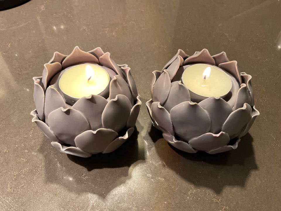 2 Teelichthalter Lotosblume grau - Yoga - Meditation 10 x 10 cm in Mörfelden-Walldorf