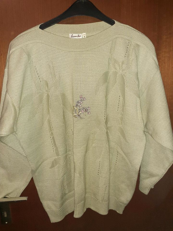 Handgestickte warme Pullover gr.44 in Meinerzhagen