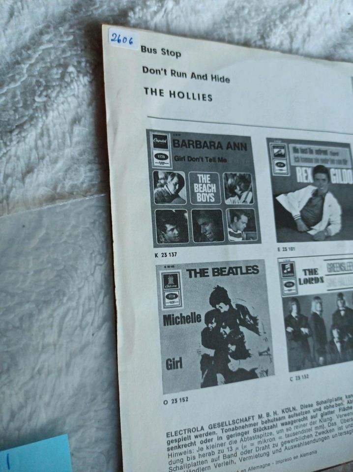 The Hollies - Bus Stop / Don't run and hide Vinyl Single in Friesoythe