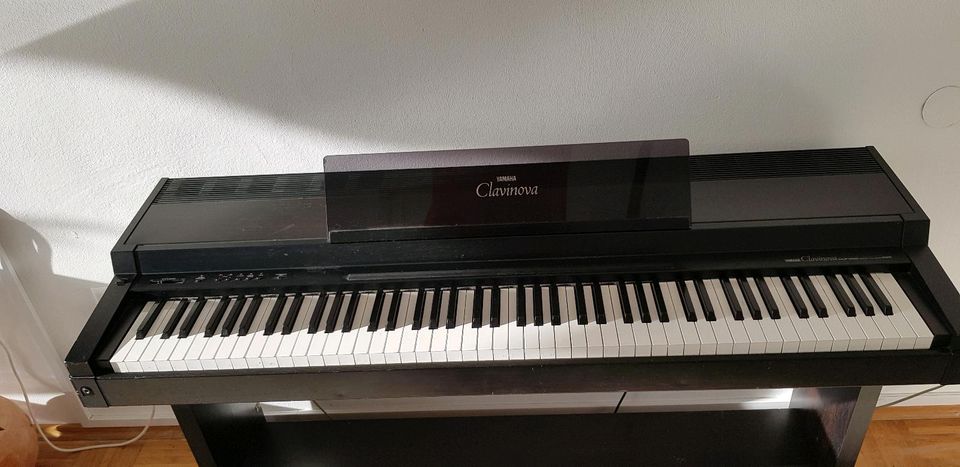 Yamaha Clavinova CLP-300 in Gehrden