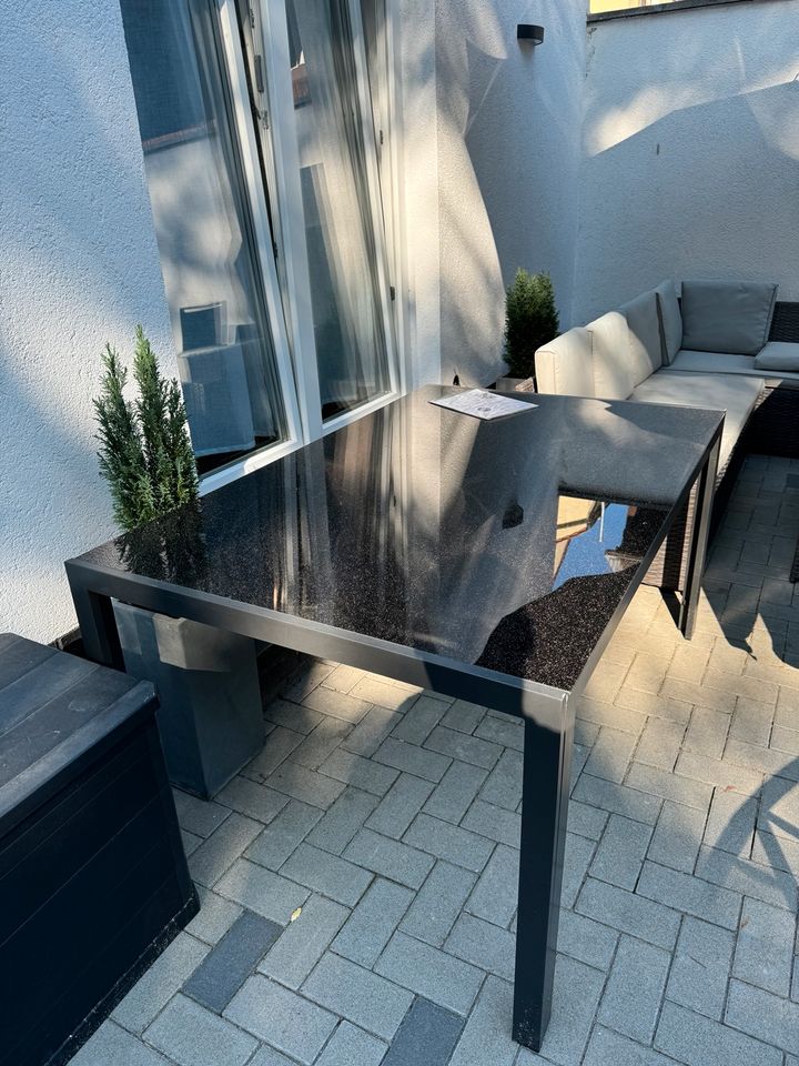 Tisch mit 6 Stühlen in Ludwigshafen