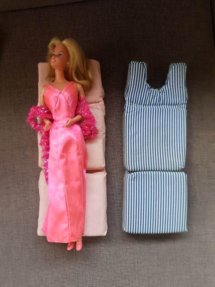 70ER MÖBEL-SET FÜR BARBIE/PETRA*SESSEL*TISCH*TEPPICH*VINTAGE* in Hamburg