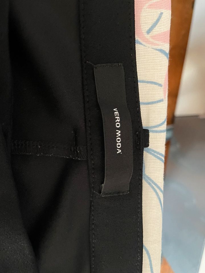 Hose, schwarz, Vero Moda, Gr. 50/32 in Schriesheim