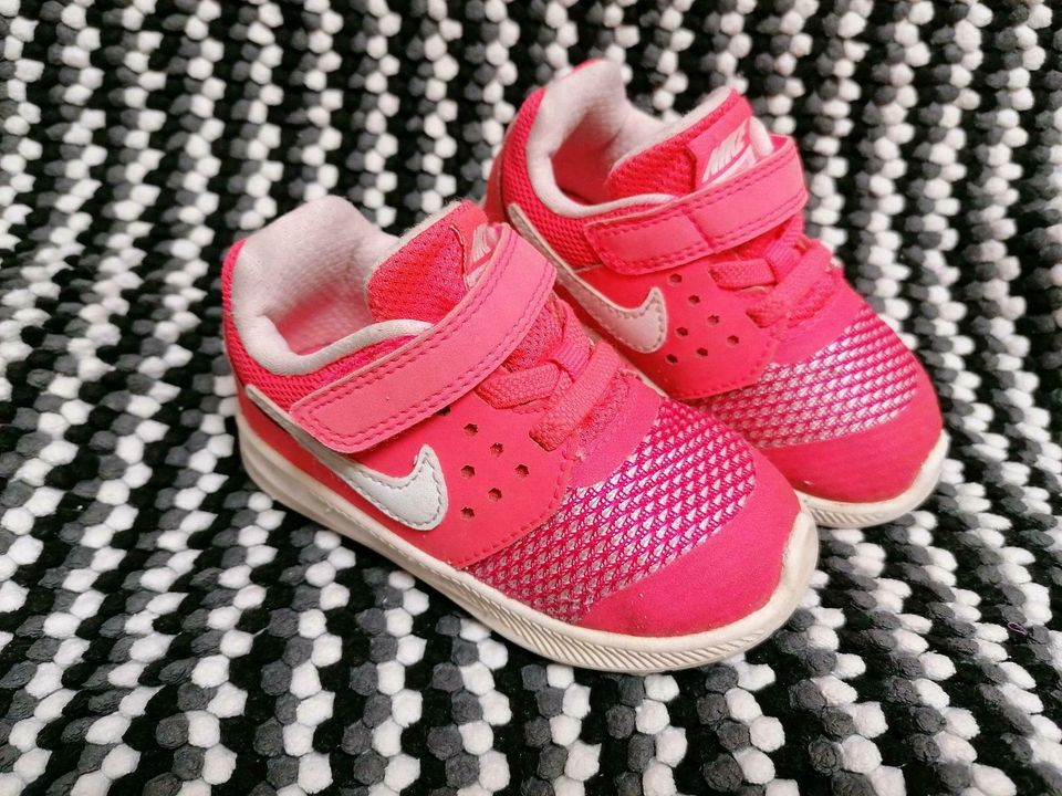 Nike Baby Schuhe Sneaker Downshift 7 Neon pink 22 in Baden-Württemberg -  Leonberg | Gebrauchte Kinderschuhe Größe 22 kaufen | eBay Kleinanzeigen ist  jetzt Kleinanzeigen