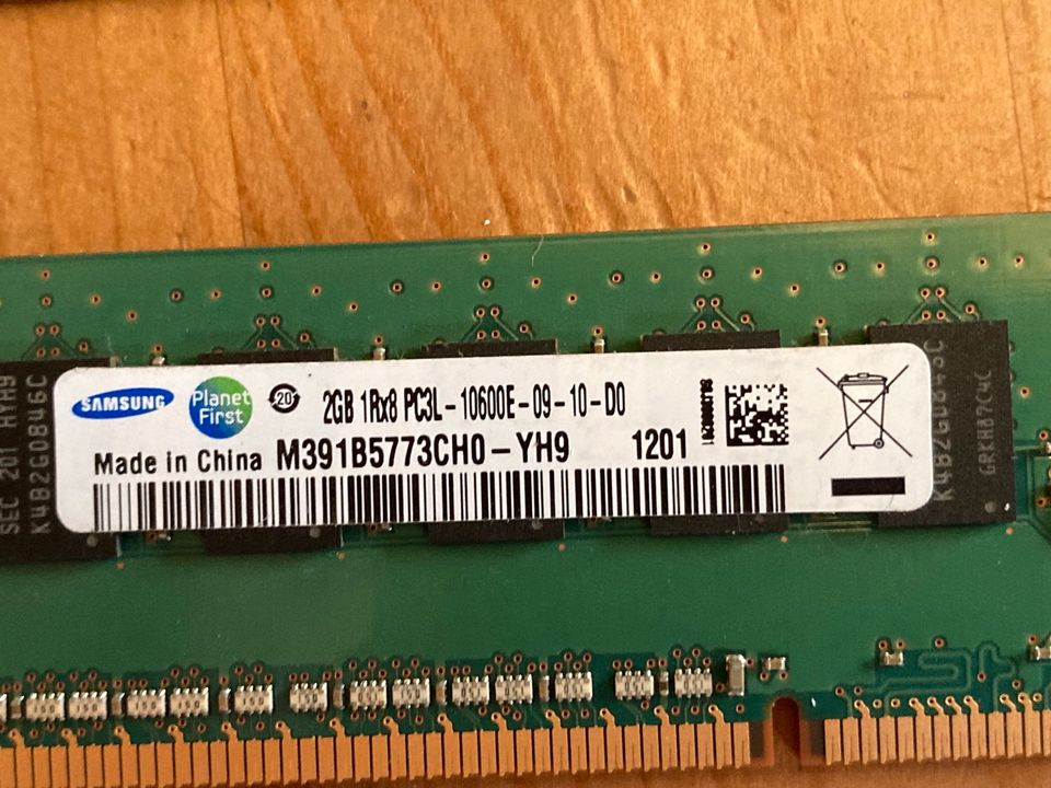 Arbeitsspeicher RAM 2GB 1Rx8 PC3L 10600E in Berlin