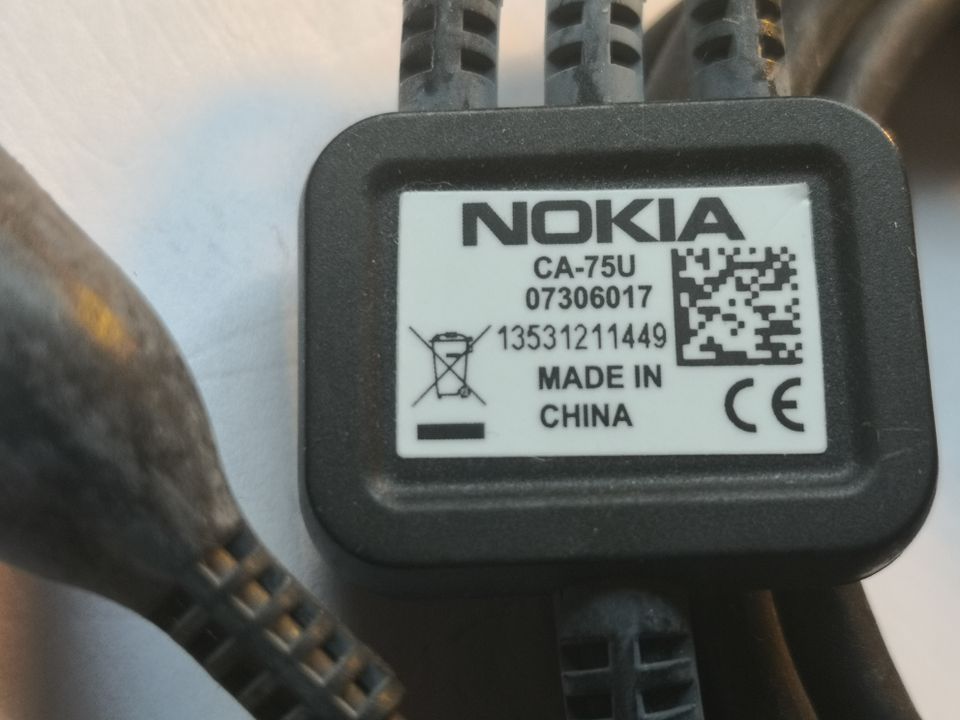 Nokia CA-75U Klinkenbuchse 3,5 mm auf Video Out Kabel 3 Cinch-Buc in Berlin