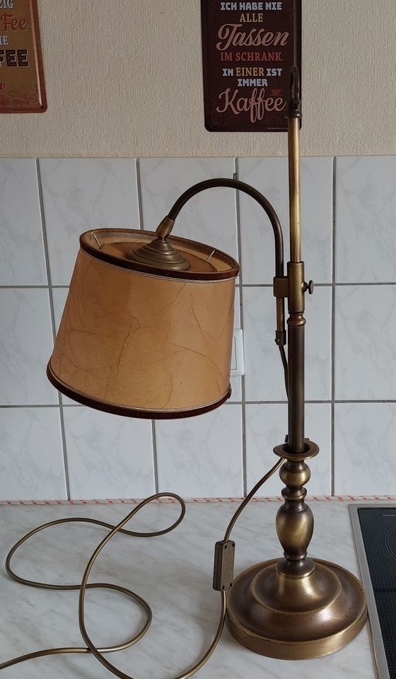 höhenverstellbare Messing Tischlampe in Voerde (Niederrhein)