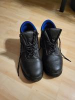 Arbeitsschuhe mit Metall vorne, Gr. 45, schwarz, neu Hessen - Obertshausen Vorschau