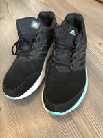 Adidas Turnschuhe Sneaker schwarz Größe 45 Baden-Württemberg - Weikersheim Vorschau