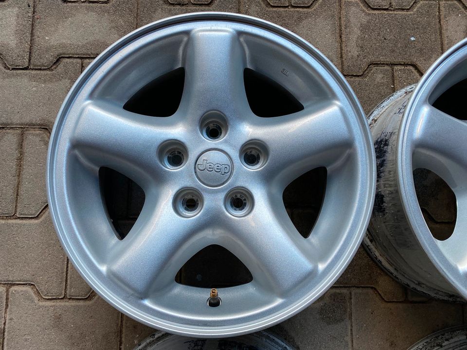 15 Zoll Jeep Cherokee Alufelgen 7Jx15 ET31,75 LK 5x114,3 in Klein-Winternheim