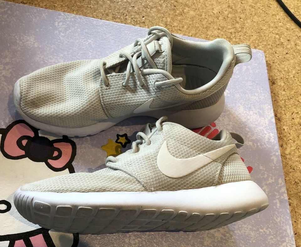 Nike Roshe Run grau weiß // Größe 38 in Bayern - Oberrieden | eBay  Kleinanzeigen ist jetzt Kleinanzeigen