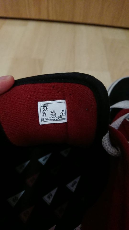 Vans Sneaker Schuhe, Atwood Low-Top, Größe 38,5, rot-schwarz in Leipzig