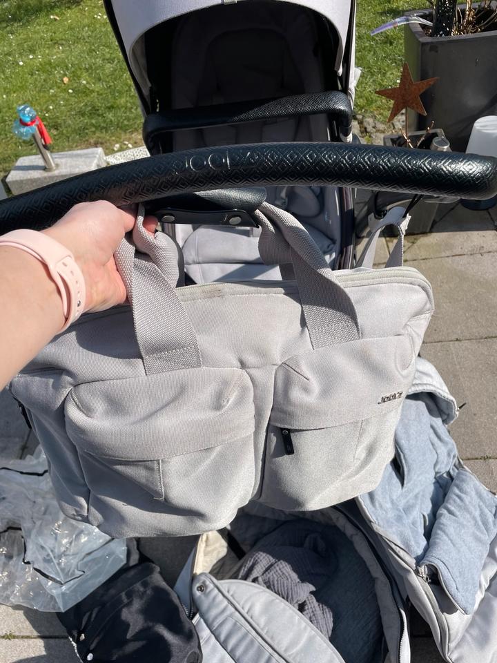 Joolz Geo 3 Kinderwagen hellgrau schwarz mit viel Zubehör in Würselen