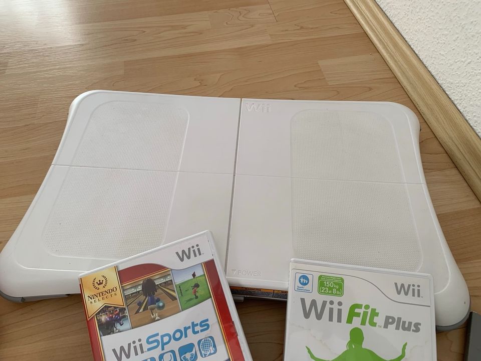 Nintendo Wii mini mit Zubehör und Balance Board in Reichelsheim (Odenwald)