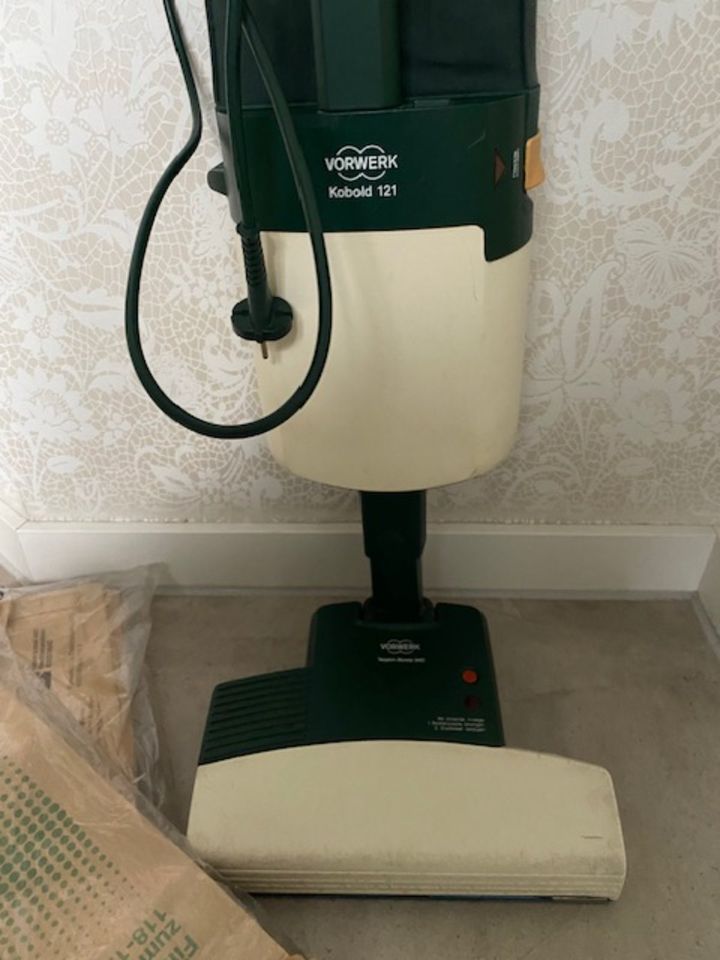 Original Vorwerk Staubsauger Kobold 121 inkl. 16 Staubsaugerbeute in Borken