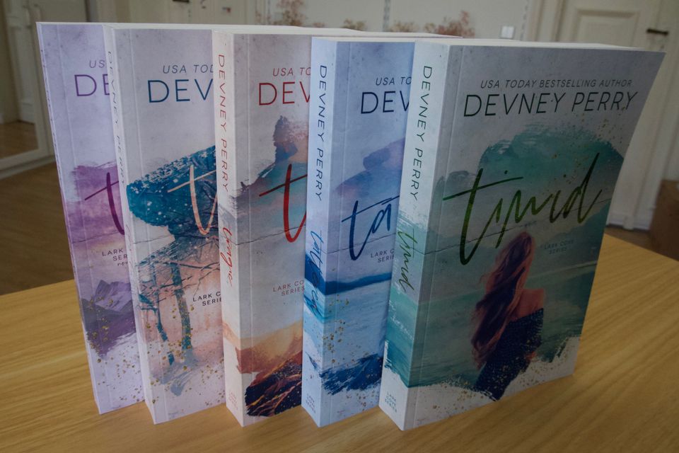Devney Perry – Lark Cove Series – Komplette Reihe in Dresden
