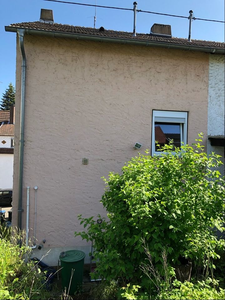 Renovierungsbedürftiges Wohnhaus mit Garten und Grill in Neunkirchen