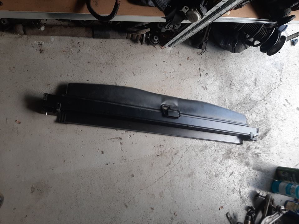 Bmw X3 E83 Laderaumabdeckung Kofferraumabdeckung Roller in Herten