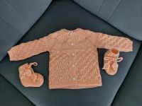 Handgestrickt Baby Kinder  Strickjacke und Schuhe Hessen - Kriftel Vorschau