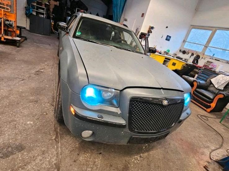 Chrysler 300c schlachtfest schlachtfahrzeug teile Ersatzteile in Iserlohn