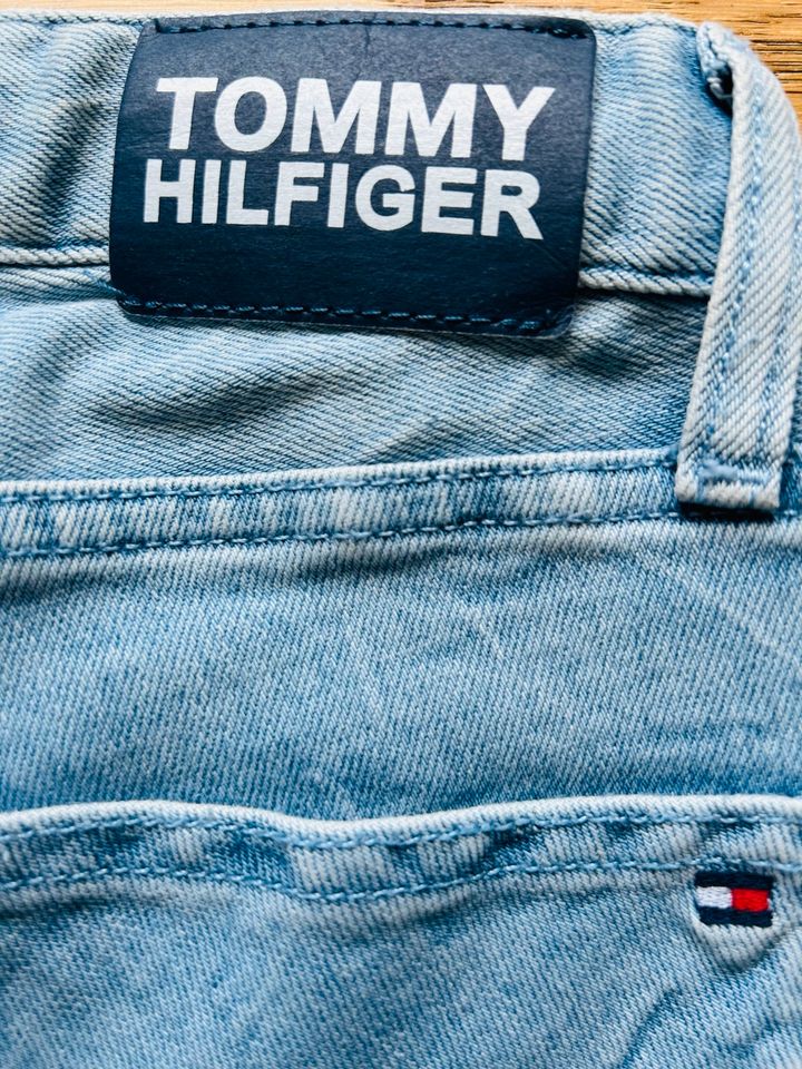 Neu Tommy Hilfiger Shorts Chino Jeans kurze Hose Bermudas Gr. 176 in Rheinhausen