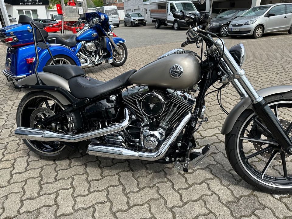 Harley-Davidson Breakout mit Jekill § Hyde Auspuff in Neustadt in Holstein