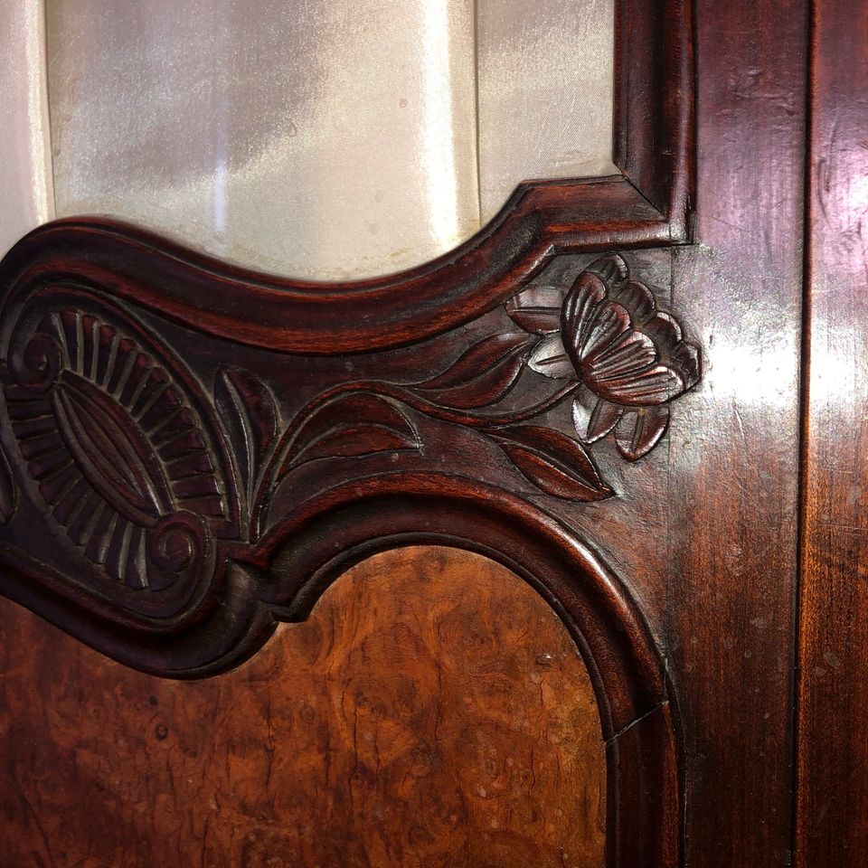 Französische Vitrine Wäscheschrank Louis xv in München